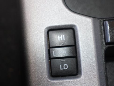 Used 2020 Toyota Sequoia Platinum AWD/4WD image 17