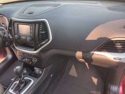 Used 2016 Jeep Cherokee Sport AWD/4WD image 5