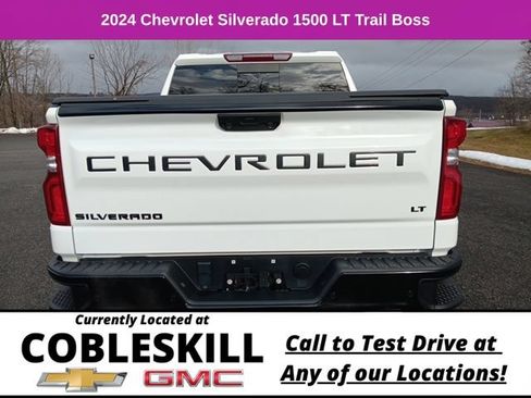 Used 2024 Chevrolet Silverado 1500 LT Trail Boss w/ Convenience Package II AWD/4WD image 4