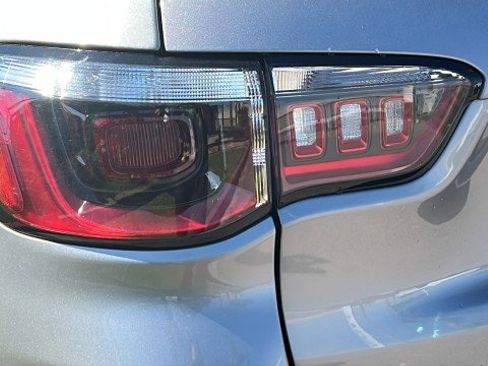 Used 2020 Jeep Compass Latitude image 2