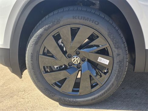 New 2026 Volkswagen Atlas SE image 10