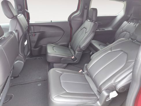 New 2026 Chrysler Pacifica Select w/ S Appearance Package FWD image 23
