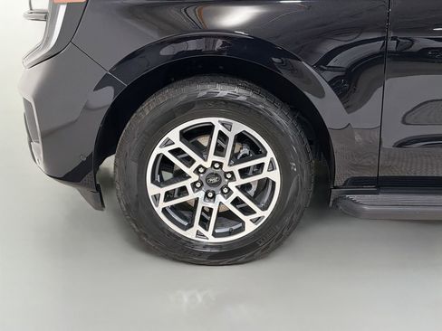 Used 2025 Ford Expedition Active AWD/4WD image 36