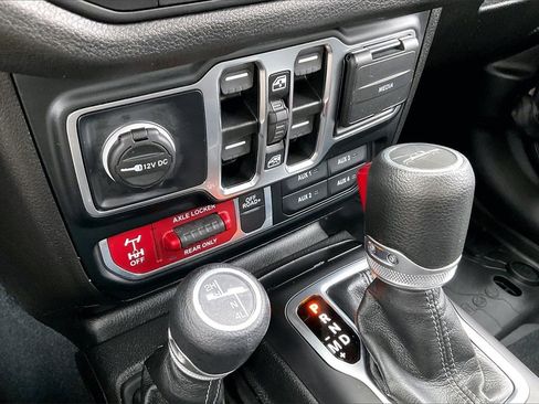 Used 2024 Jeep Gladiator Sport image 24