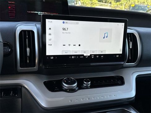 Used 2025 Ford Expedition Active image 27