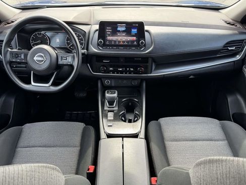 Used 2023 Nissan Rogue SV image 2