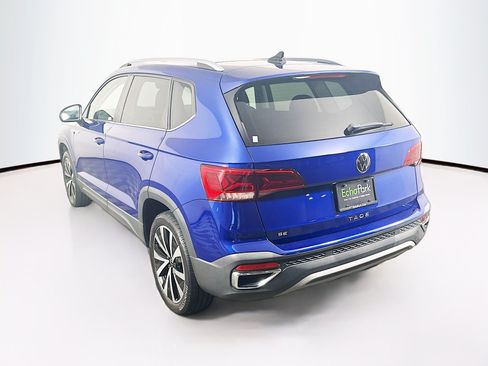 Used 2023 Volkswagen Taos SE w/ Panoramic Sunroof Package FWD image 5
