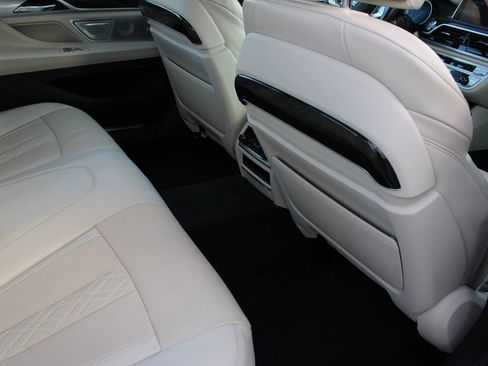 Used 2018 BMW 750i xDrive image 46