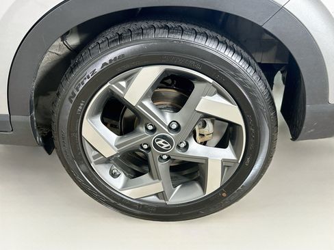 Used 2025 Hyundai Venue SEL FWD image 11