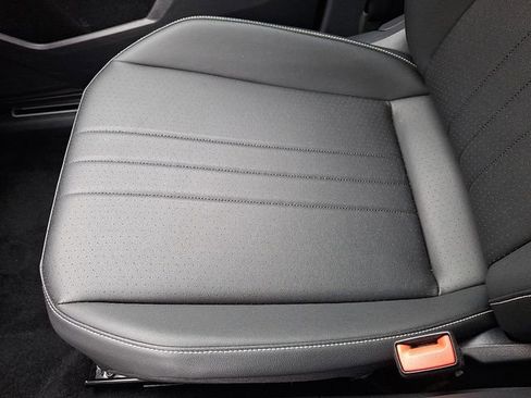 Certified 2023 Volkswagen Tiguan SE R-Line AWD/4WD image 26