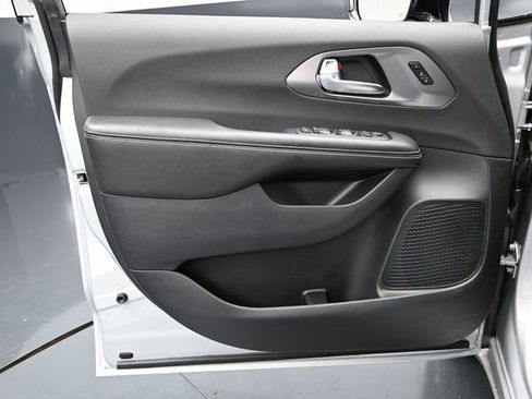 New 2026 Chrysler Pacifica Select image 15