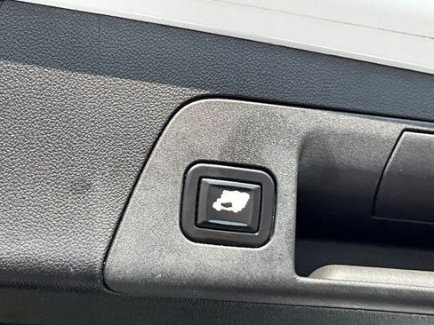 Used 2021 Buick Envision Essence w/ Sport Touring Package FWD image 37