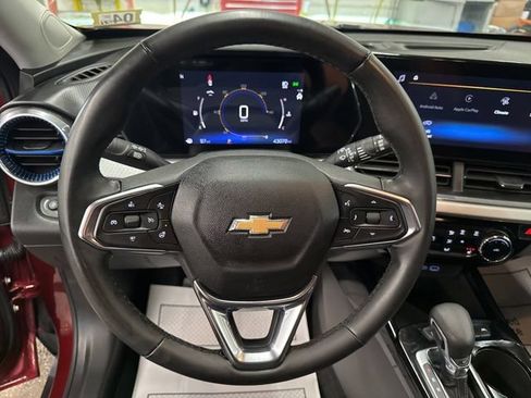 Used 2025 Chevrolet Trax LT w/ Driver Confidence Package FWD image 13