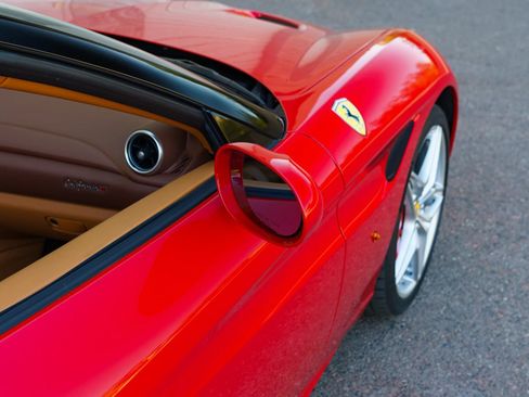 Used 2015 Ferrari California T RWD image 80