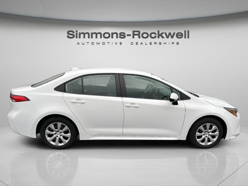 Used 2025 Toyota Corolla LE image 8