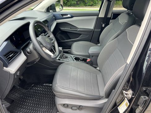 Certified 2023 Volkswagen Taos SE w/ Panoramic Sunroof Package FWD image 15