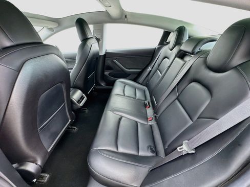 Used 2018 Tesla Model 3 RWD image 15