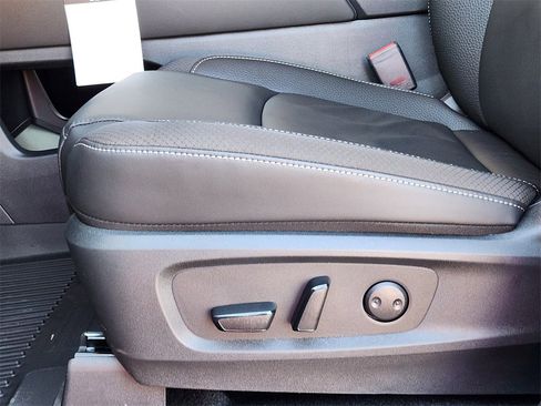 New 2025 Nissan Pathfinder SL image 19