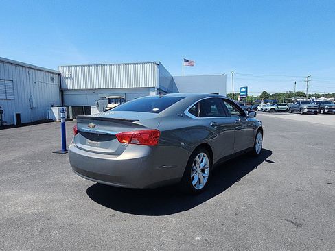 Used 2017 Chevrolet Impala LT w/ Leather Package FWD image 4