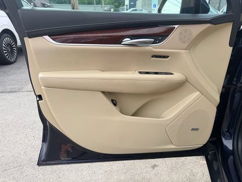 Used 2017 Cadillac XT5 Luxury w/ Driver Awareness Package FWD image 22