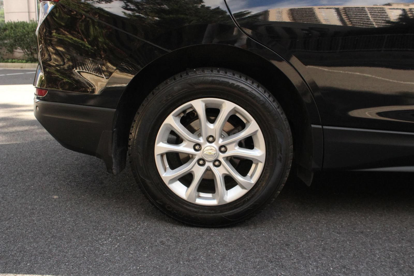 Used 2020 Chevrolet Equinox LT w/ Driver Convenience Package FWD image 5