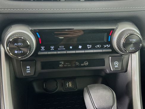 Used 2025 Toyota RAV4 XLE w/ Convenience Package FWD image 23