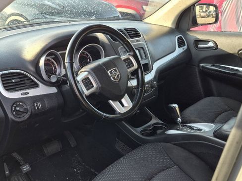 Used 2020 Dodge Journey SE w/ SE Popular Equipment Group FWD image 8