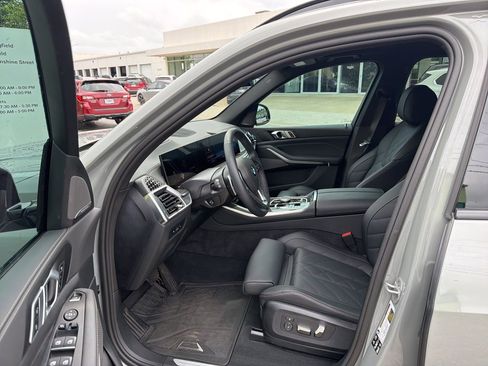 Used 2025 BMW X5 xDrive40i w/ Parking Assistance Package AWD/4WD image 11