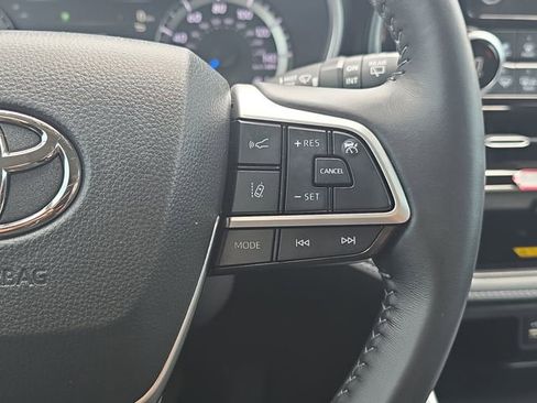 Certified 2024 Toyota Highlander XLE image 19