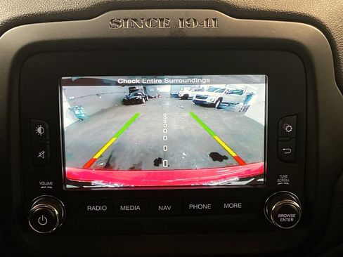 Used 2016 Jeep Renegade Trailhawk w/ Premium Trailhawk Package AWD/4WD image 10