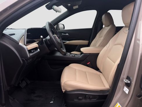 Used 2024 Cadillac XT4 Luxury w/ LPO, Floor Liner Package image 9