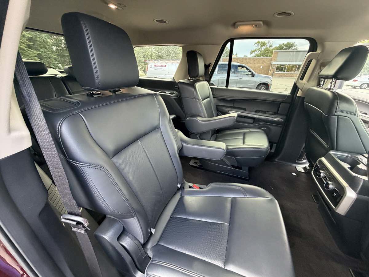 Used 2023 Ford Expedition XLT AWD/4WD image 14