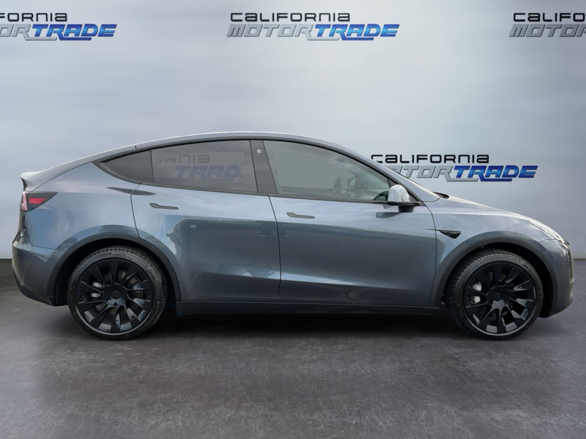Used 2022 Tesla Model Y Long Range AWD/4WD image 4
