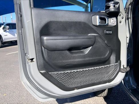 Used 2023 Jeep Gladiator Sport image 22