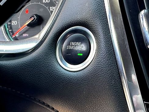 Used 2023 Chevrolet Traverse LT image 16