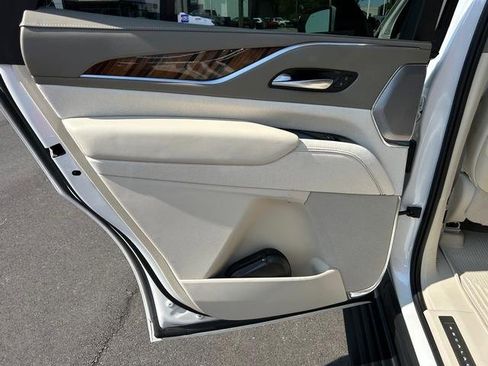 Used 2023 Cadillac Escalade Sport Platinum w/ LPO, ONYX Package image 11