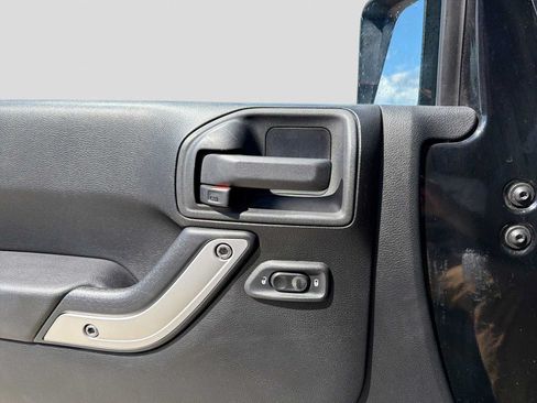 Used 2013 Jeep Wrangler Unlimited Sahara w/ Connectivity Group AWD/4WD image 16