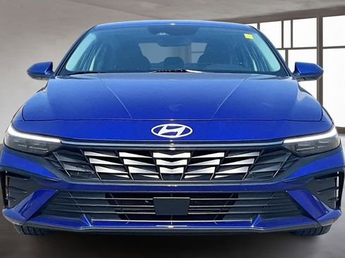 Used 2024 Hyundai Elantra SEL w/ Convenience Package FWD image 2