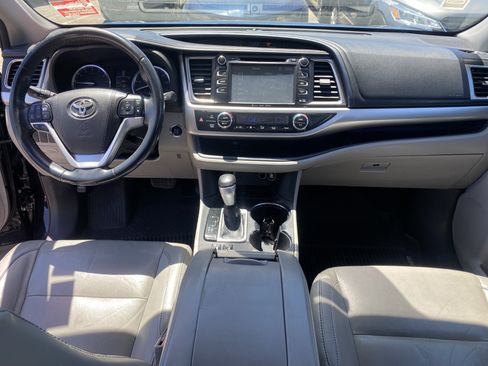 Used 2016 Toyota Highlander XLE FWD image 25