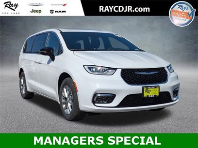New 2026 Chrysler Pacifica Select