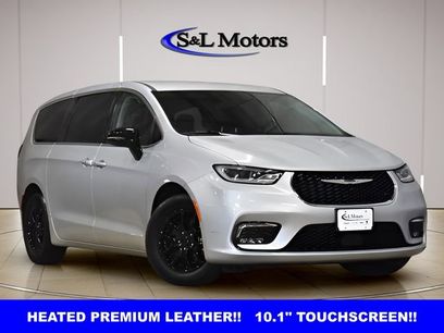 Used 2024 Chrysler Pacifica Touring-L