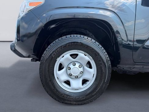 Used 2021 Toyota Tacoma SR AWD/4WD image 9
