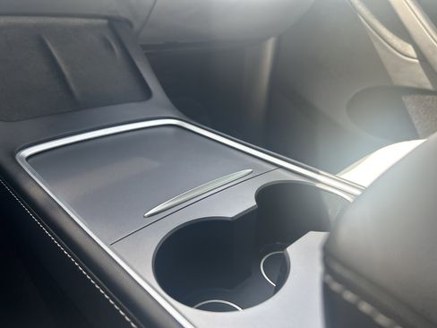 Used 2024 Tesla Model Y Long Range image 28