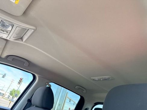 Used 2017 Nissan Titan SV RWD image 21