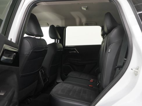 Used 2023 Mitsubishi Outlander SE AWD/4WD image 19