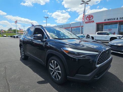 Used 2025 Toyota Corolla Cross XLE AWD/4WD image 1