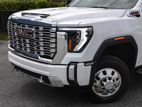 Used 2024 GMC Sierra 3500 Denali w/ Denali Reserve Package AWD/4WD image 2