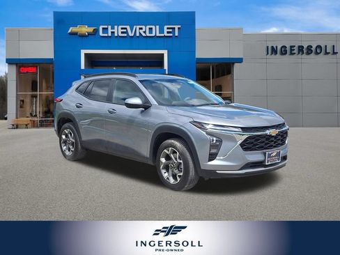 Used 2026 Chevrolet Trax LT w/ Driver Confidence Package FWD image 1