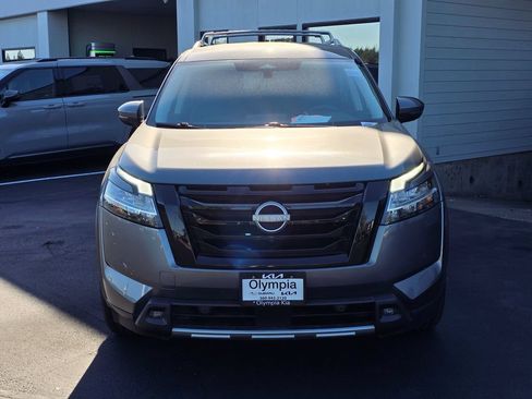 Used 2023 Nissan Pathfinder SL w/ Lighting Package (N92) FWD image 2