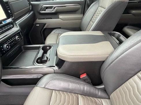 Used 2024 Chevrolet Silverado 2500 ZR2 w/ Technology Package AWD/4WD image 34